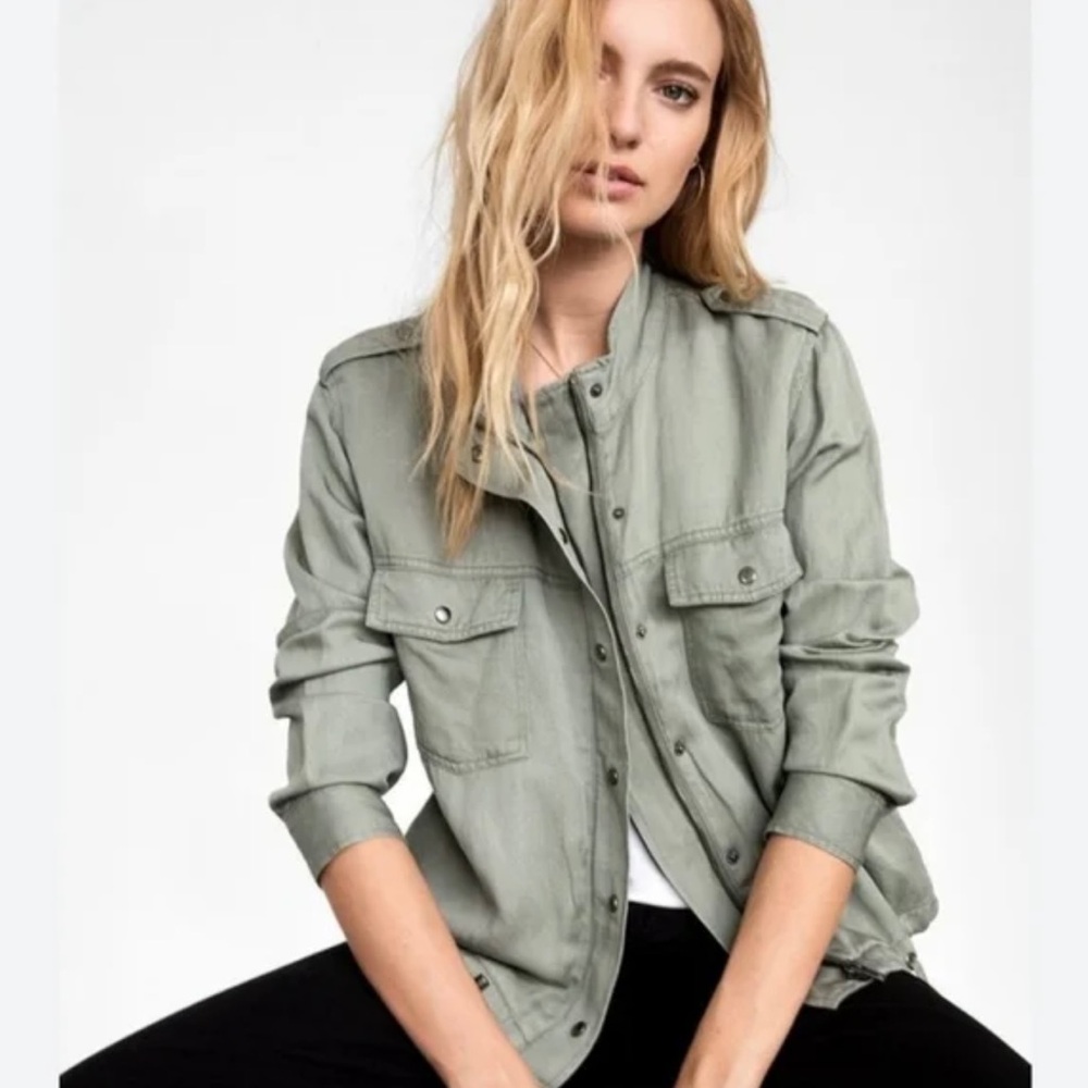 Rails Maverick Jacket Sage Army
Green Linen Blend Military Jacket
Size S